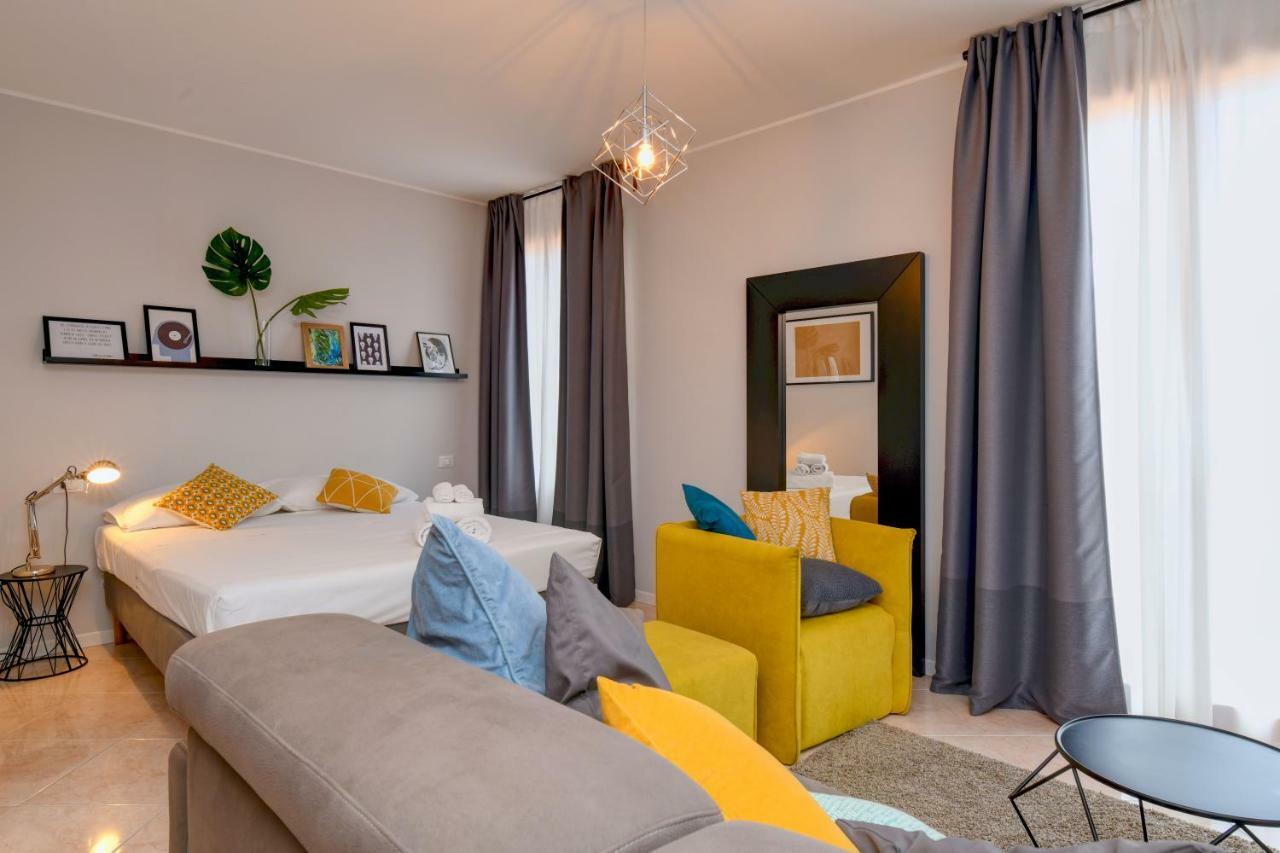 Desenzanoloft Le Chateau De Margot Desenzano del Garda Exteriör bild